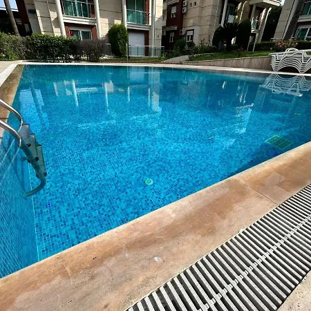 Luxury Pool Near The Beach شقة